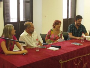 Los alumnos de EscribE sorprenden a Pablo Aranda con un original ejercicio en torno a su novela "Los soldados".